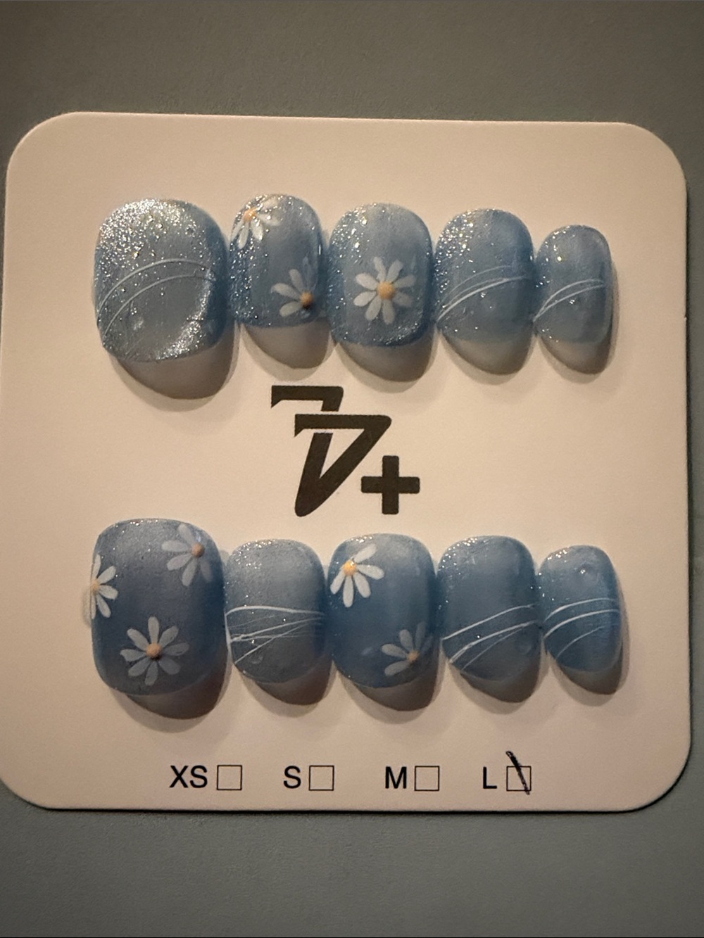 Cateye Blue Daisy handmade acrylic Press-On nails